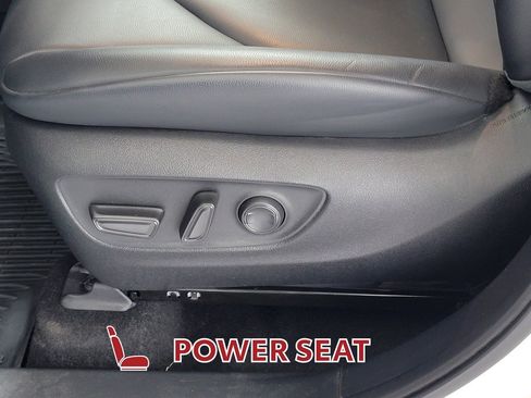 Used 2023 Toyota Highlander XLE AWD/4WD image 15
