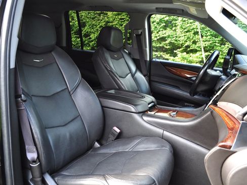 Used 2015 Cadillac Escalade ESV Luxury image 19