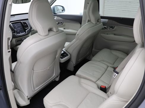 Used 2022 Volvo XC90 T6 Inscription w/ Advanced Package image 11