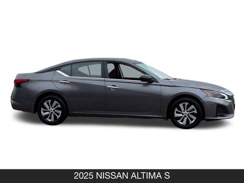 Used 2025 Nissan Altima 2.5 S image 7
