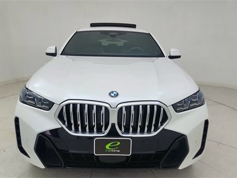 Used 2024 BMW X6 xDrive40i w/ Premium Package image 2