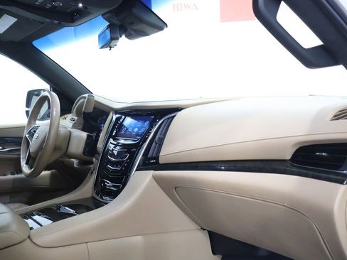 Used 2019 Cadillac Escalade Platinum AWD/4WD image 23