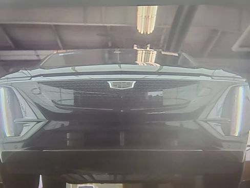 Used 2024 Cadillac Lyriq Sport AWD/4WD image 16