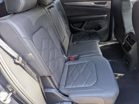 Used 2025 Volkswagen Atlas Cross Sport SE FWD image 29