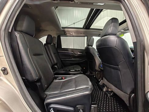 Used 2016 Toyota Highlander Limited AWD/4WD image 23