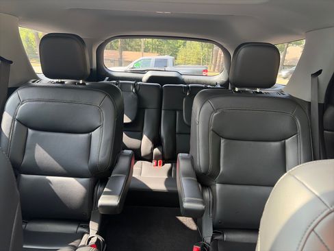 Used 2024 Ford Explorer XLT w/ Equipment Group 202A AWD/4WD image 17