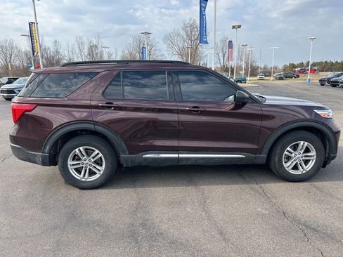 Used 2020 Ford Explorer XLT w/ Equipment Group 202A image 4