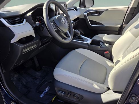 Certified 2022 Toyota RAV4 XLE Premium image 14