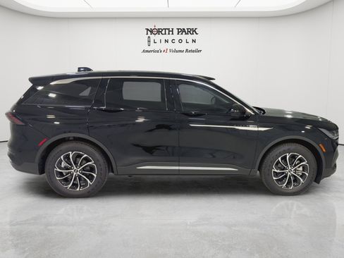 New 2026 Lincoln Nautilus Premier AWD/4WD image 2