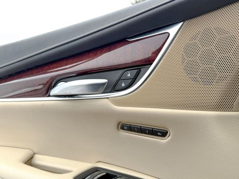 Used 2018 Cadillac XT5 Luxury w/ Driver Awareness Package image 16