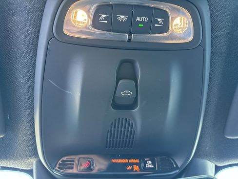 Used 2022 Volvo XC40 T5 R-Design w/ Climate Package image 27