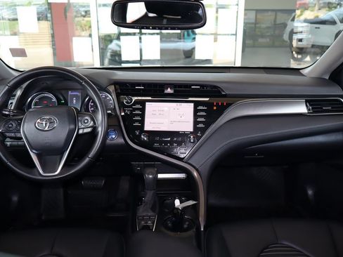 Used 2020 Toyota Camry SE w/ Sunroof Package FWD image 34