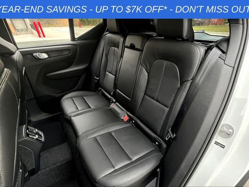 Used 2025 Volvo XC40 B5 Core image 22