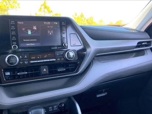 Used 2022 Toyota Highlander LE image 35