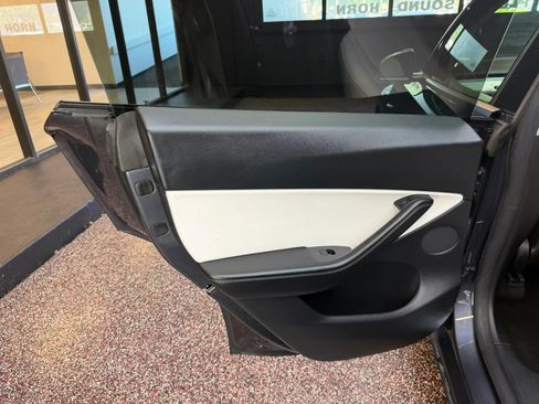 Used 2021 Tesla Model Y Long Range AWD/4WD image 25