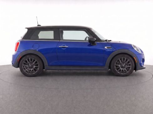 Used 2019 MINI Cooper 2-Door Hardtop w/ Storage Package FWD image 4