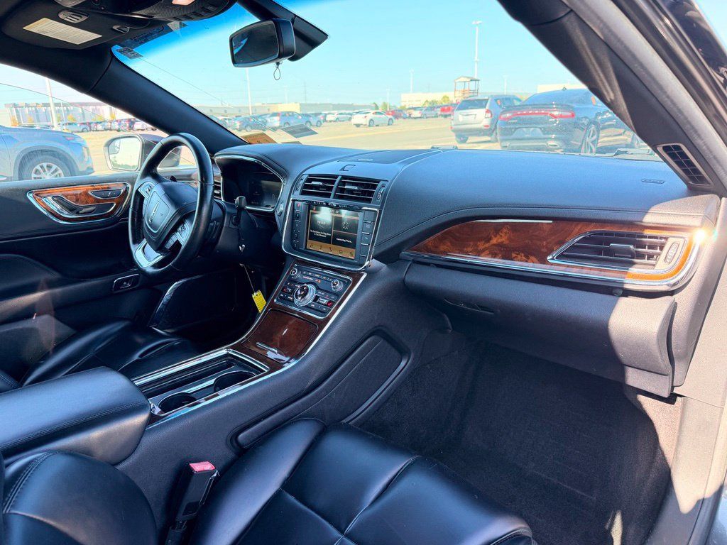 Used 2018 Lincoln Continental Premiere AWD/4WD image 10
