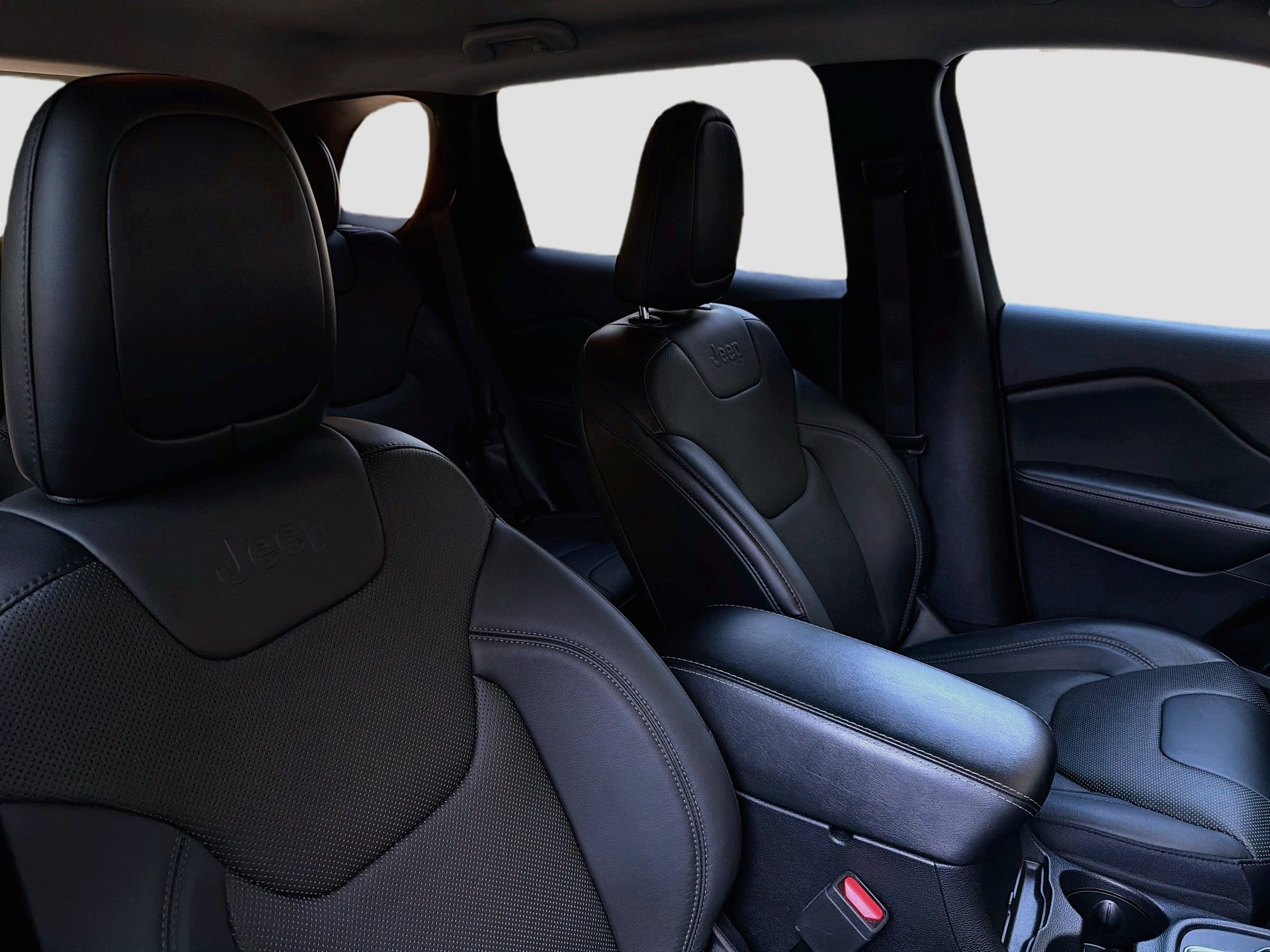 Used 2019 Jeep Cherokee Limited w/ Luxury Group FWD image 27