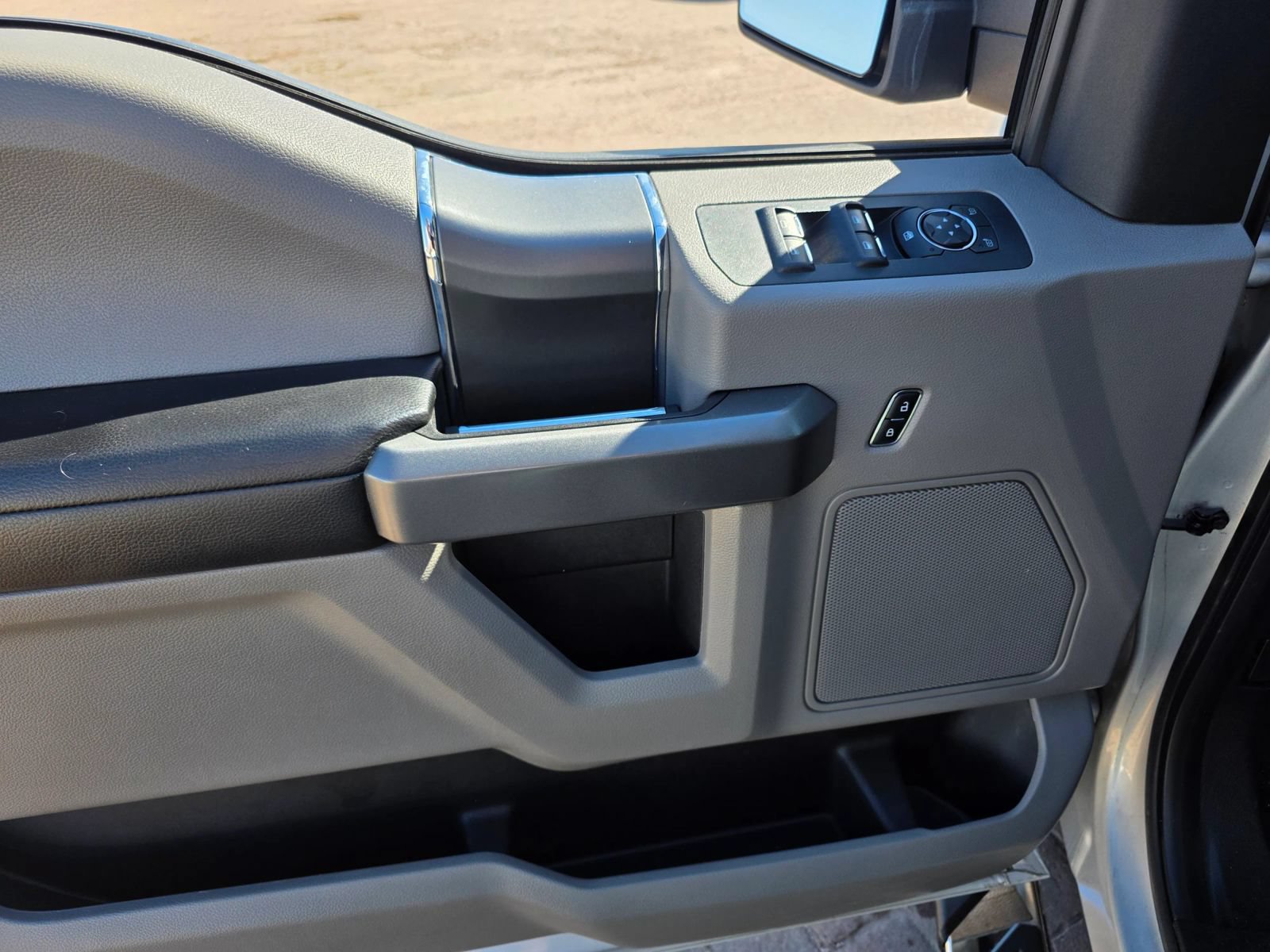 Used 2016 Ford F150 XLT w/ Equipment Group 302A Luxury AWD/4WD image 10