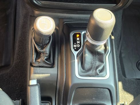 Used 2022 Jeep Wrangler Unlimited Sport AWD/4WD image 26