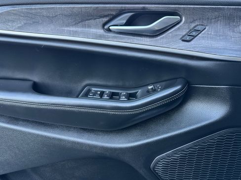 Used 2024 Jeep Grand Cherokee L Limited w/ Luxury Tech Group II image 8