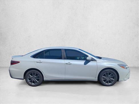 Used 2017 Toyota Camry SE FWD image 4
