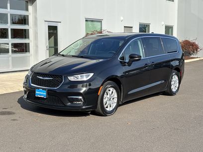Used 2023 Chrysler Pacifica Touring-L