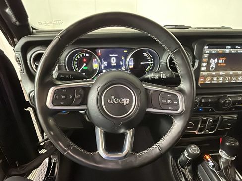 Used 2023 Jeep Wrangler Unlimited Sahara w/ Cold Weather Group AWD/4WD image 17