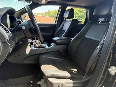 Used 2020 Jeep Grand Cherokee Altitude AWD/4WD image 5