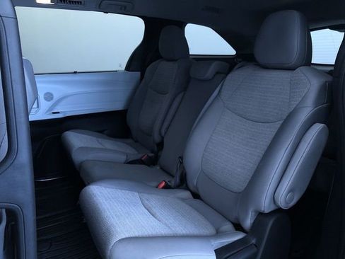 Used 2025 Toyota Sienna LE image 21