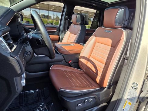 Used 2023 GMC Yukon Denali Ultimate AWD/4WD image 7