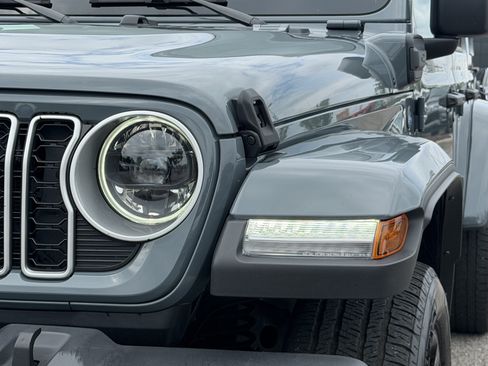 Used 2025 Jeep Wrangler Unlimited Sahara w/ Safety Group AWD/4WD image 6