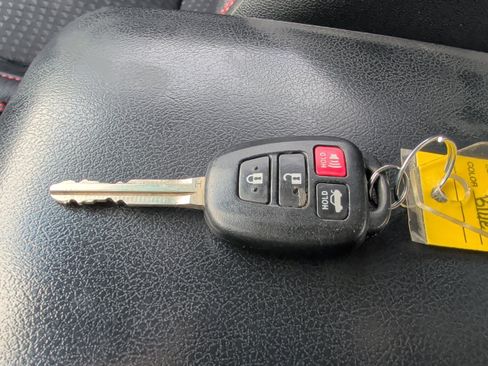 Used 2015 Toyota Camry SE image 24