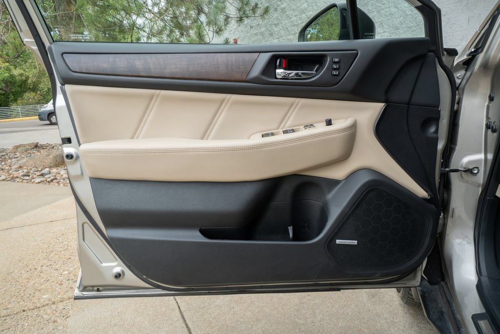 Used 2019 Subaru Outback 2.5i Limited AWD/4WD image 7