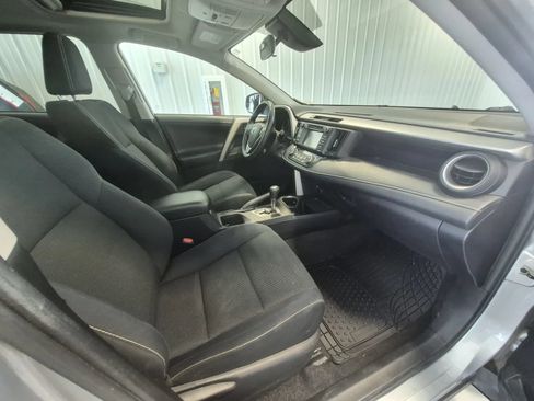 Used 2017 Toyota RAV4 XLE AWD/4WD image 19