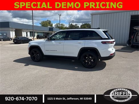 New 2025 Jeep Grand Cherokee Altitude image 13