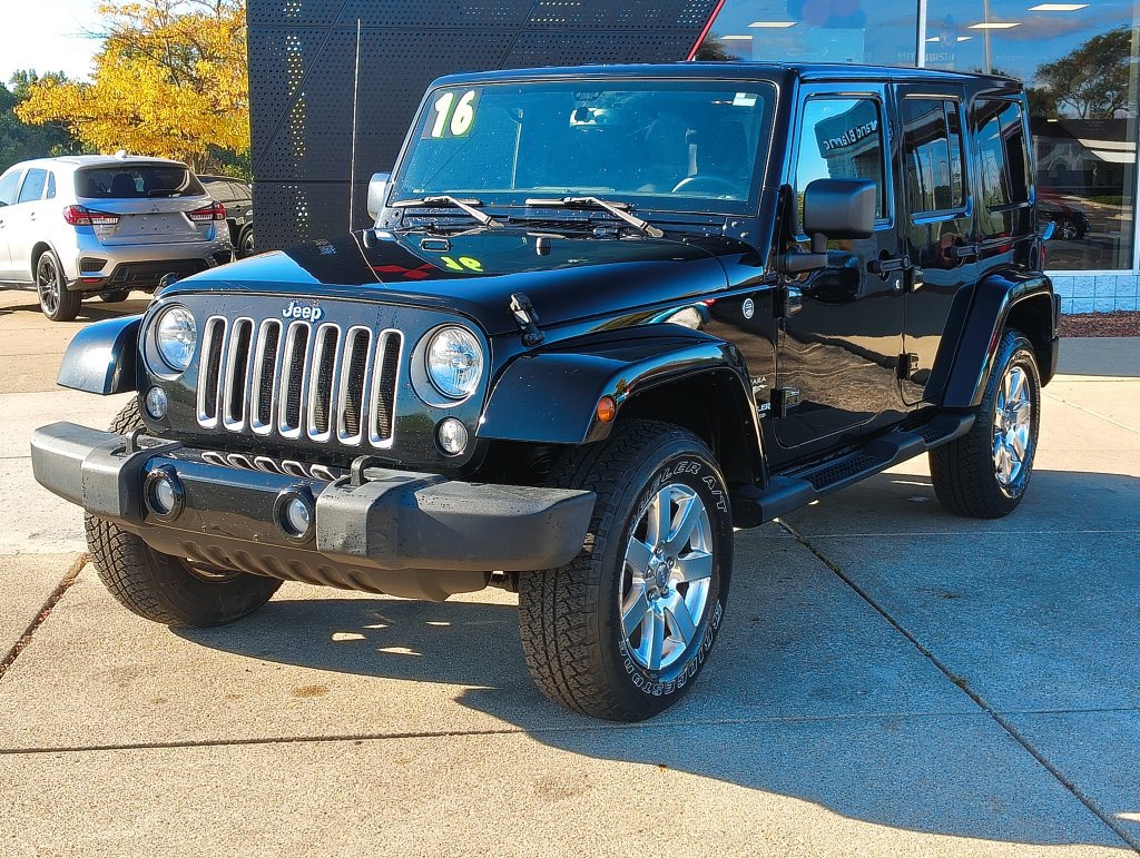Used 2016 Jeep Wrangler Unlimited Sahara w/ Dual Top Group AWD/4WD image 1