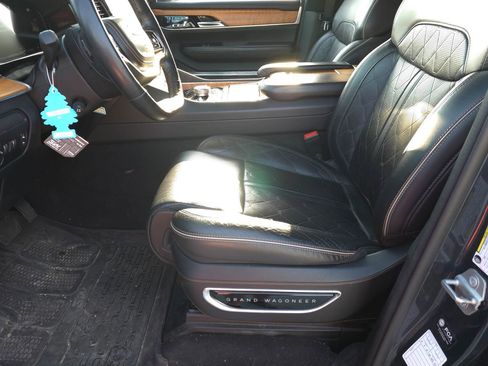 Used 2022 Jeep Grand Wagoneer Series III image 9