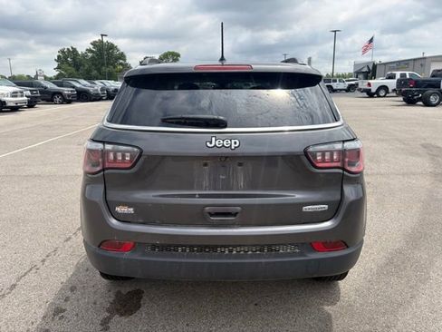 Used 2018 Jeep Compass Latitude w/ Cold Weather Group FWD image 6