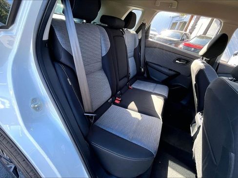 Used 2023 Nissan Rogue SV image 23