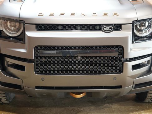 Used 2025 Land Rover Defender 110 image 7