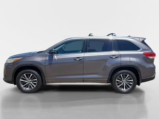 Used 2018 Toyota Highlander XLE AWD/4WD video 2