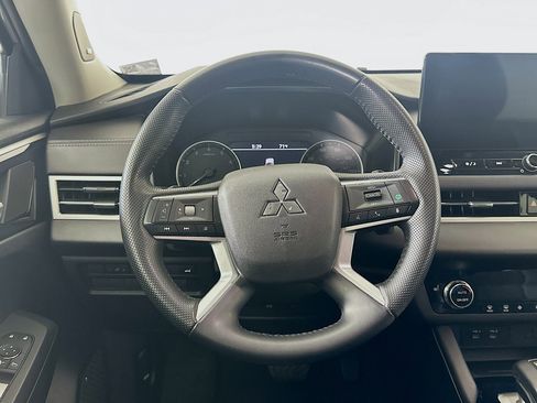 Used 2025 Mitsubishi Outlander SE AWD/4WD image 18