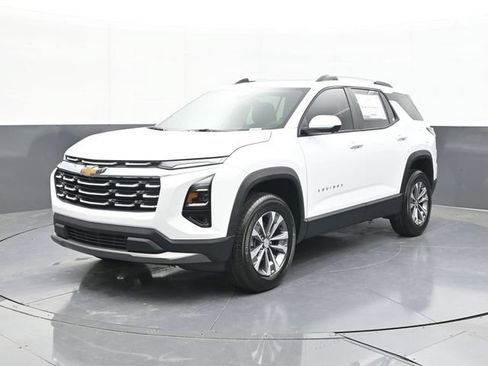 New 2026 Chevrolet Equinox LT w/ Convenience Package II FWD image 3