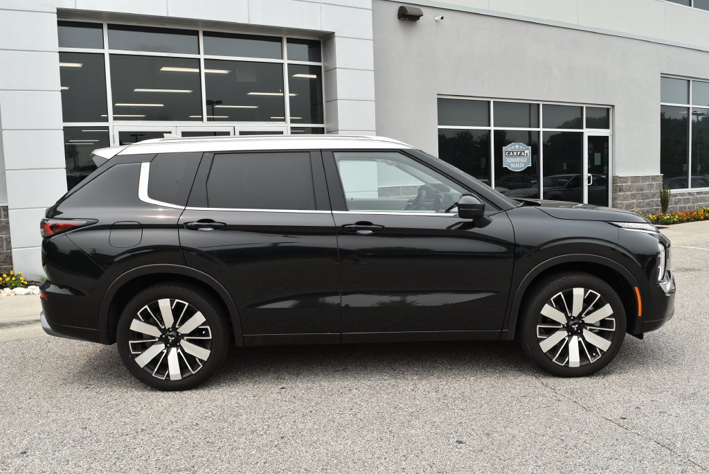 New 2025 Mitsubishi Outlander AWD image 3