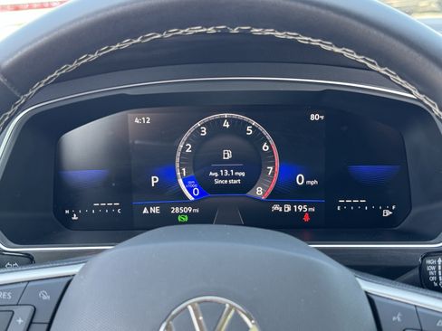 Used 2023 Volkswagen Tiguan SE w/ Panoramic Sunroof Package FWD image 18