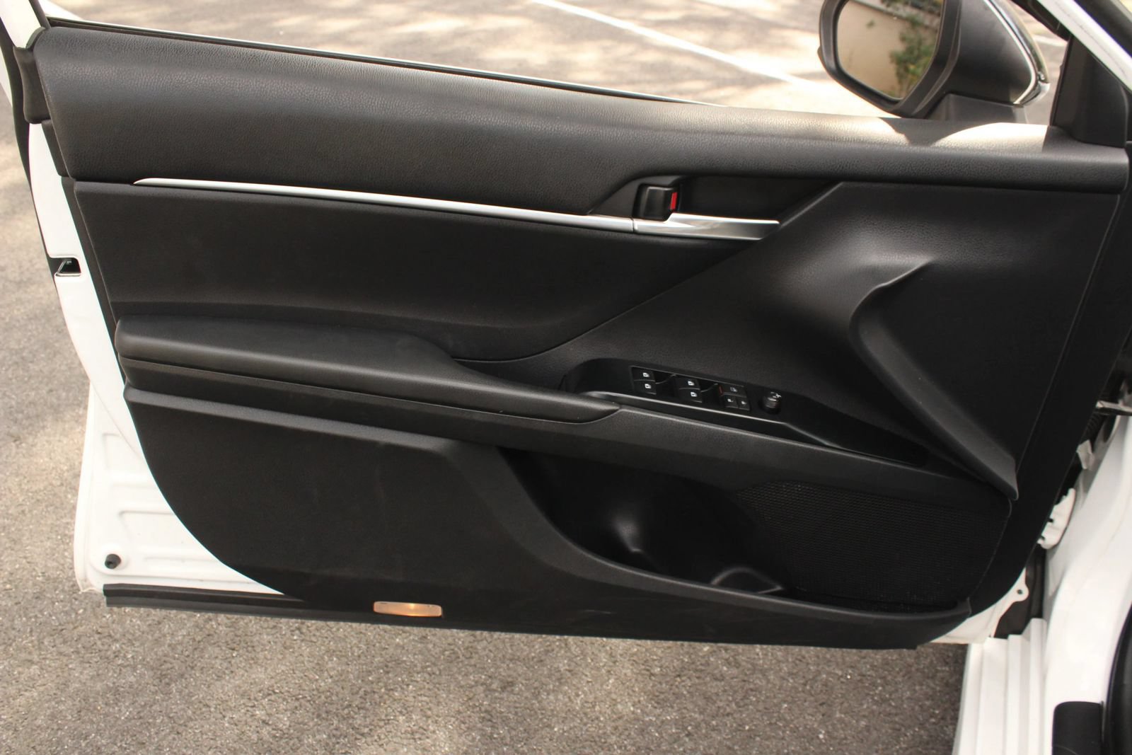 Used 2019 Toyota Camry SE FWD image 15