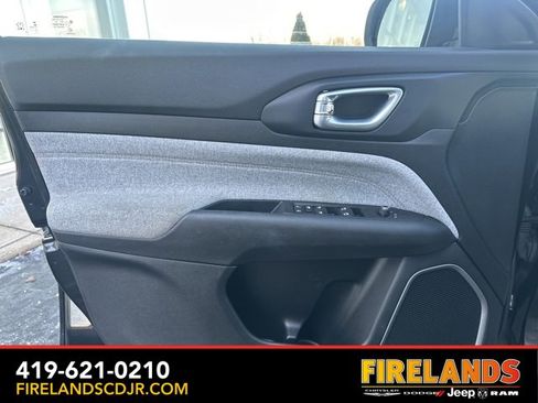 Used 2022 Jeep Compass Latitude image 24