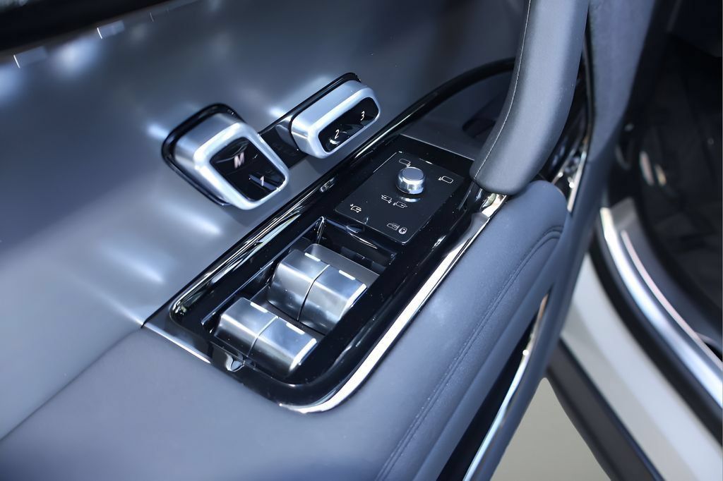 New 2026 Land Rover Range Rover Sport SE AWD/4WD image 10