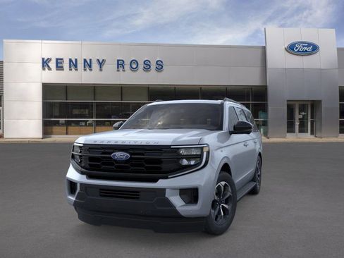 New 2026 Ford Expedition Active image 3